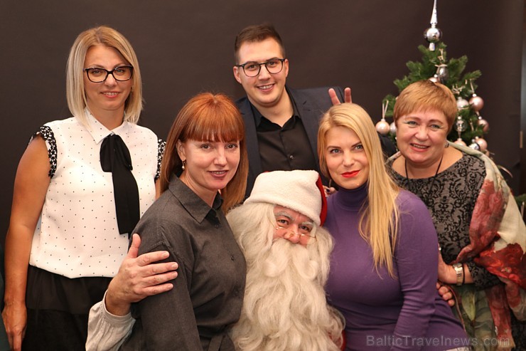Somijas lidsabiedrības «Finnair» iepazīstina Latvijas tūrisma aģentus ar īstu Ziemassvētku vecīti Somijas lidsabiedrības «Finnair» iepazīstina Latvijas tūrisma aģentus ar īstu Ziemassvētku vecīti 212494