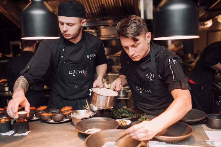Gaumīgajā Rīgas «St Petrus Restaurant» tiek baudītas izsmalcinātas Johnnie Walker «Melnās vakariņas» Gaumīgajā Rīgas «St Petrus Restaurant» tiek baudītas izsmalcinātas Johnnie Walker «Melnās vakariņas» 212614