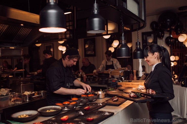 Gaumīgajā Rīgas «St Petrus Restaurant» tiek baudītas izsmalcinātas Johnnie Walker «Melnās vakariņas» Gaumīgajā Rīgas «St Petrus Restaurant» tiek baudītas izsmalcinātas Johnnie Walker «Melnās vakariņas» 212617