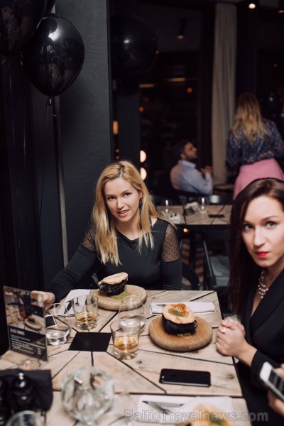 Gaumīgajā Rīgas «St Petrus Restaurant» tiek baudītas izsmalcinātas Johnnie Walker «Melnās vakariņas» Gaumīgajā Rīgas «St Petrus Restaurant» tiek baudītas izsmalcinātas Johnnie Walker «Melnās vakariņas» 212623