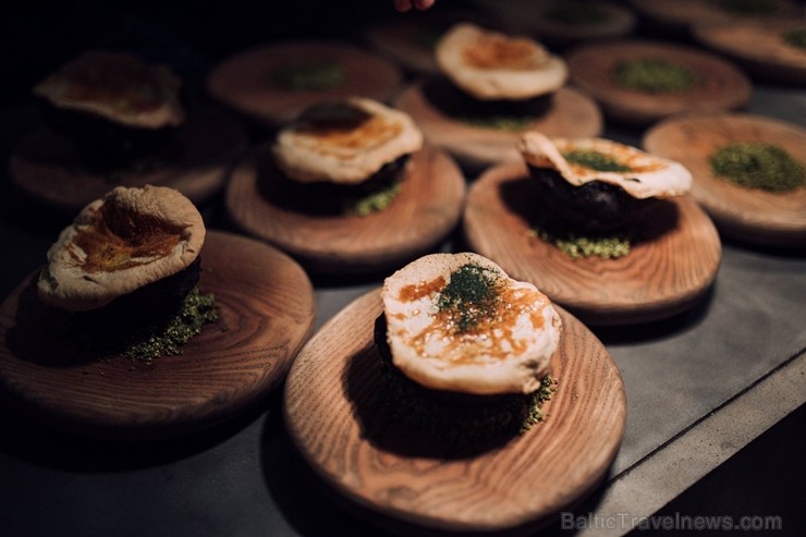 Gaumīgajā Rīgas «St Petrus Restaurant» tiek baudītas izsmalcinātas Johnnie Walker «Melnās vakariņas» Gaumīgajā Rīgas «St Petrus Restaurant» tiek baudītas izsmalcinātas Johnnie Walker «Melnās vakariņas» 212624