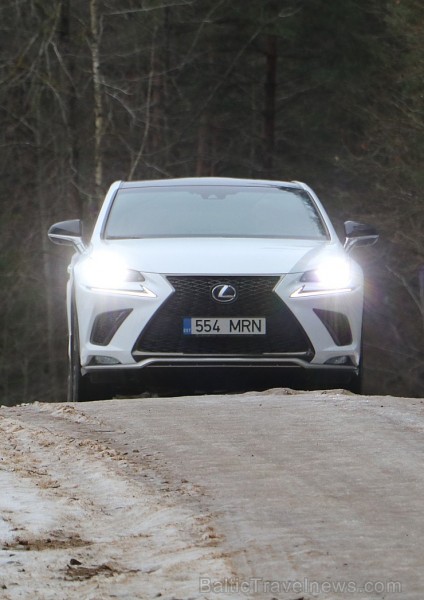 Travelnews.lv ar jauno krosoveru Lexus NX 300H ceļo uz Ungurmuižu 213010