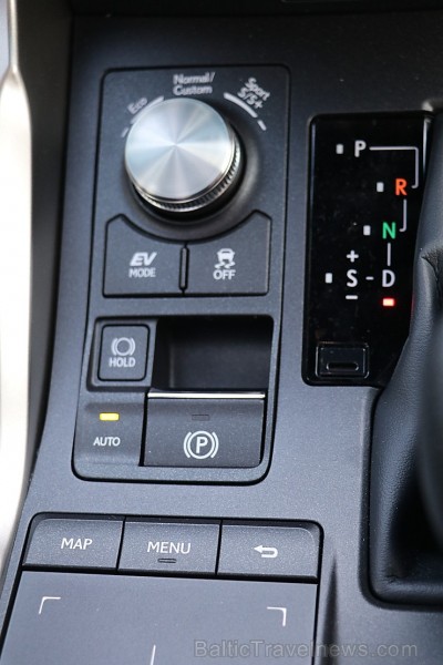 Travelnews.lv ar jauno krosoveru Lexus NX 300H ceļo uz Ungurmuižu 213032