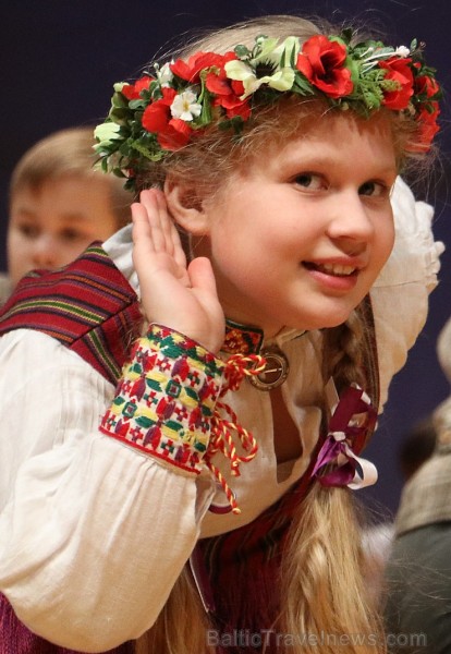 Ogres Kultūras centrā 16.12.2017 dejo jauniešu un bērnu studija Pīlādzītis un TDA Ogre 213189