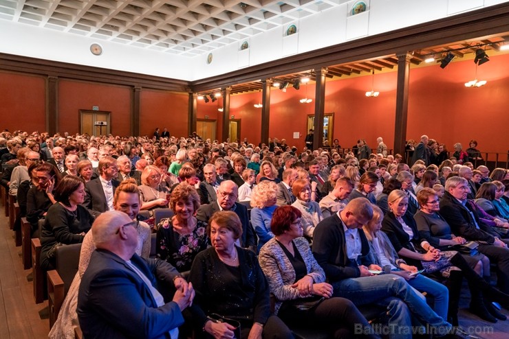 Ar trim krāšņiem koncertiem Dzintaru koncertzālē ieskandināts trešais Ziemassvētku festivāls 213469