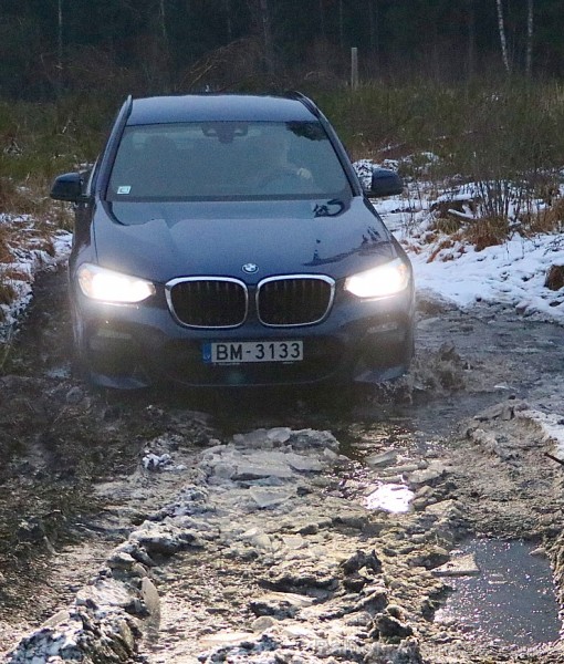 Travelnews.lv dodas pēc Ziemassvētku eglītes mežā ar jauno BMW X3 xDrive20d 213634