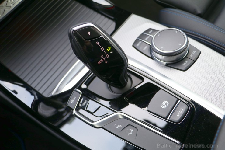 Travelnews.lv dodas pēc Ziemassvētku eglītes mežā ar jauno BMW X3 xDrive20d 213646