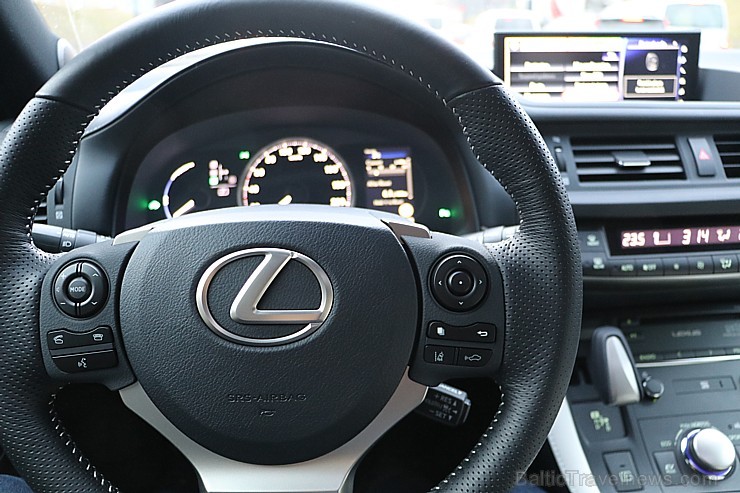 Travelnews.lv apceļo Ziemassvētku Rīgu un sniegoto Vidzemi ar Lexus CT 200h 213735