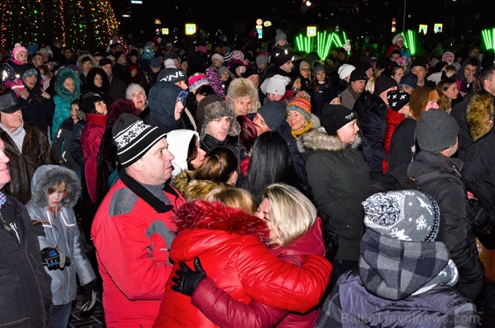 Ar uguņošanu un kopā būšanu skaisti Jauno gadu sagaida Siguldā 213946