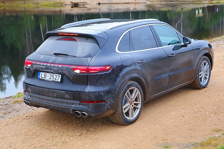 Travelnews.lv apceļo Pierīgu ar jauno un glauno apvidus vāģi Porsche Cayenne 214233