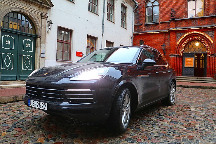 Travelnews.lv apceļo Pierīgu ar jauno un glauno apvidus vāģi Porsche Cayenne 214250