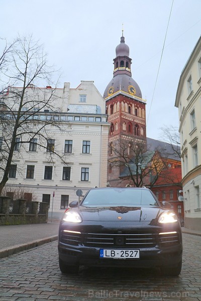 Travelnews.lv apceļo Pierīgu ar jauno un glauno apvidus vāģi Porsche Cayenne 214252