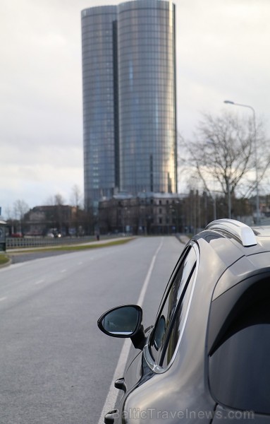 Travelnews.lv apceļo Pierīgu ar jauno un glauno apvidus vāģi Porsche Cayenne 214253
