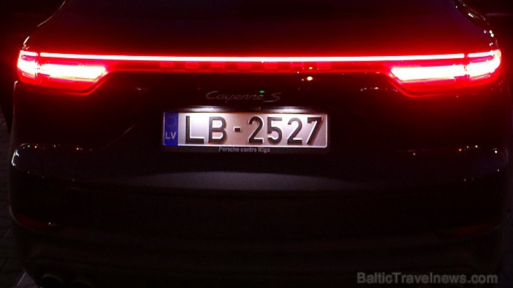 Travelnews.lv apceļo Pierīgu ar jauno un glauno apvidus vāģi Porsche Cayenne 214262
