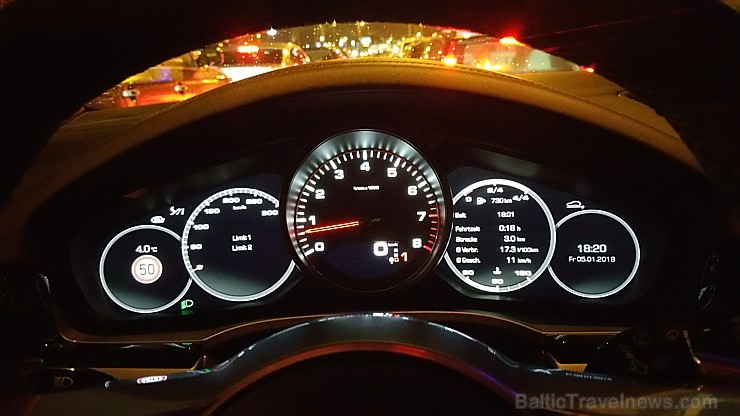 Travelnews.lv apceļo Pierīgu ar jauno un glauno apvidus vāģi Porsche Cayenne 214264