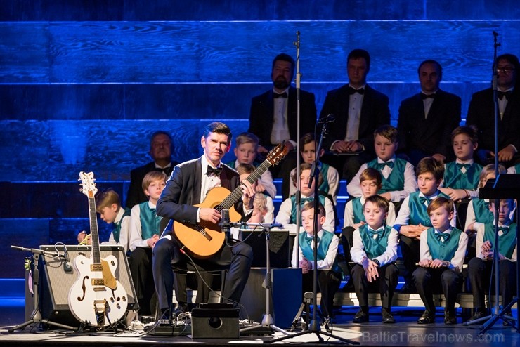 Dzintaru koncertzālē izskanējis Ziemassvētku festivāls 214303
