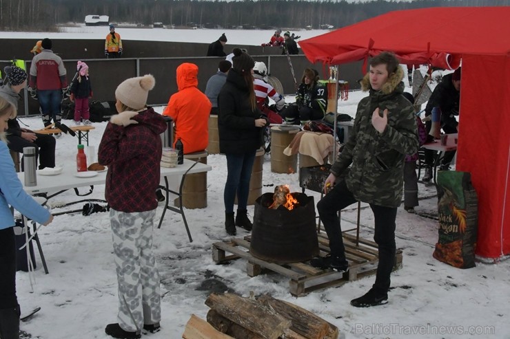 Uz Jēkabpils Radžu ūdenskrātuves ledus cīnās par «Lūšu kausu 2018» 215015