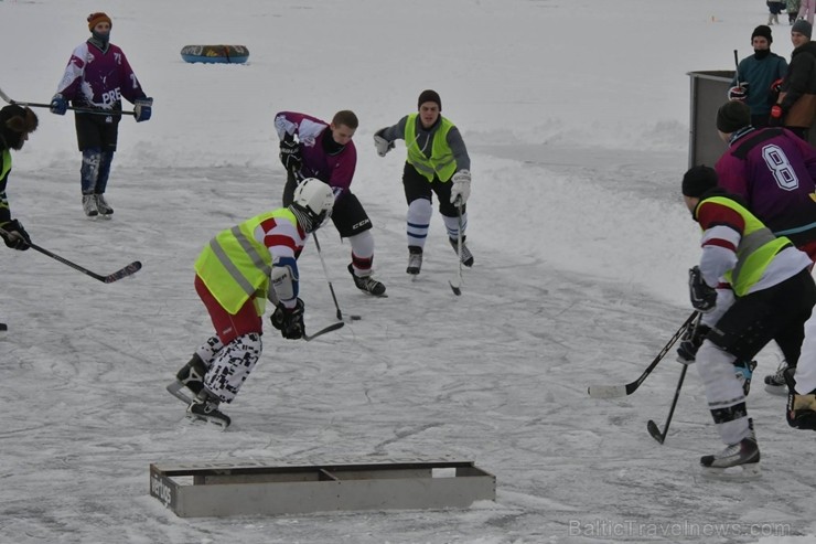 Uz Jēkabpils Radžu ūdenskrātuves ledus cīnās par «Lūšu kausu 2018» 215017