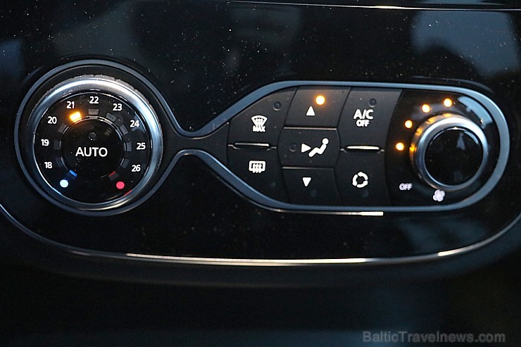 Travelnews.lv apceļo Latvijas galvaspilsētu ar Renault Captur 215236