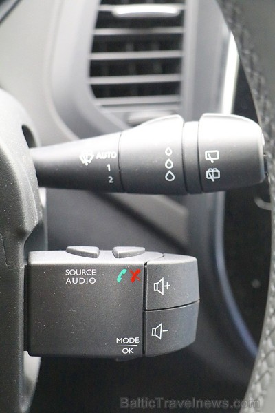 Travelnews.lv apceļo Latvijas galvaspilsētu ar Renault Captur 215242
