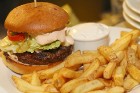 Travelnews.lv apmeklē Rīgas burgernīcu «Street Burgers» Blaumaņa ielā