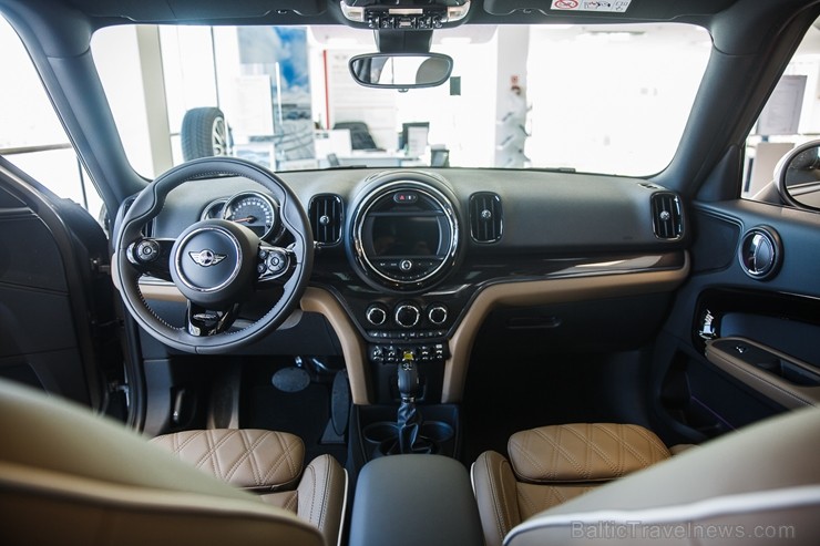 Restorāns «Hercogs» izklaidē jaunā BMW i3s un MINI Countryman Plug-in hibrīda interesentus un «Dinamo Rīga» zvaigznes Restorāns «Hercogs» izklaidē jaunā BMW i3s un MINI Countryman Plug-in hibrīda interesentus un «Dinamo Rīga» zvaigznes 218229