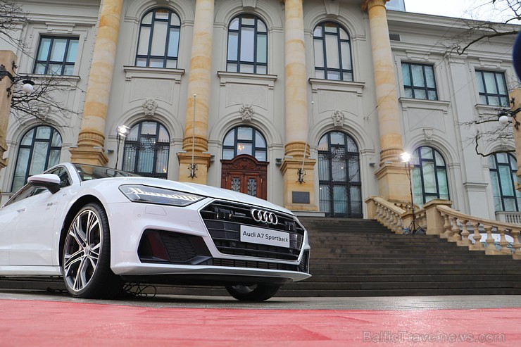 Latvijas Nacionālais mākslas muzejā jaunais «Audi A7 Sportback» prezentējas ar labāko šampanieti Latvijas Nacionālais mākslas muzejā jaunais «Audi A7 Sportback» prezentējas ar labāko šampanieti 218559
