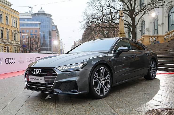 Latvijas Nacionālais mākslas muzejā jaunais «Audi A7 Sportback» prezentējas ar labāko šampanieti Latvijas Nacionālais mākslas muzejā jaunais «Audi A7 Sportback» prezentējas ar labāko šampanieti 218564
