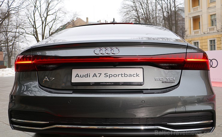 Latvijas Nacionālais mākslas muzejā jaunais «Audi A7 Sportback» prezentējas ar labāko šampanieti Latvijas Nacionālais mākslas muzejā jaunais «Audi A7 Sportback» prezentējas ar labāko šampanieti 218565