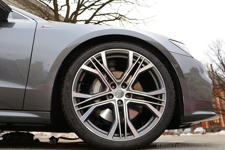 Latvijas Nacionālais mākslas muzejā jaunais «Audi A7 Sportback» prezentējas ar labāko šampanieti Latvijas Nacionālais mākslas muzejā jaunais «Audi A7 Sportback» prezentējas ar labāko šampanieti 218568
