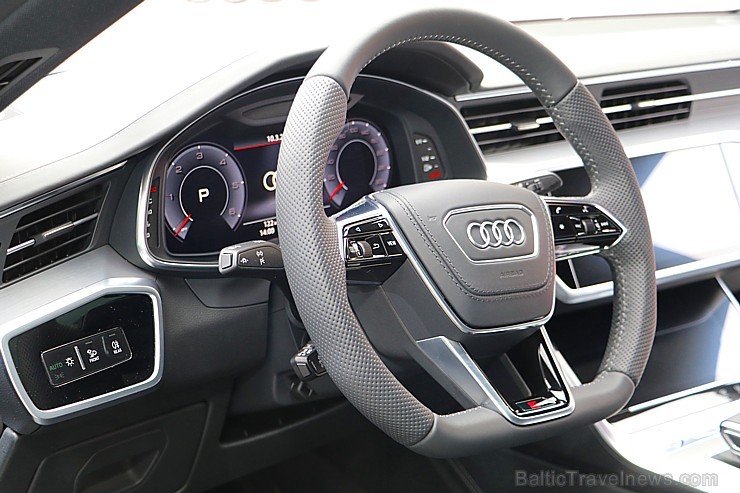 Latvijas Nacionālais mākslas muzejā jaunais «Audi A7 Sportback» prezentējas ar labāko šampanieti Latvijas Nacionālais mākslas muzejā jaunais «Audi A7 Sportback» prezentējas ar labāko šampanieti 218570