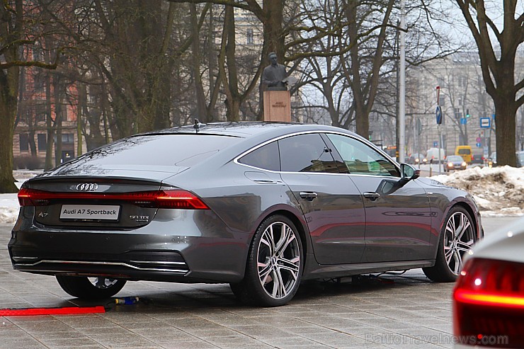 Latvijas Nacionālais mākslas muzejā jaunais «Audi A7 Sportback» prezentējas ar labāko šampanieti Latvijas Nacionālais mākslas muzejā jaunais «Audi A7 Sportback» prezentējas ar labāko šampanieti 218572