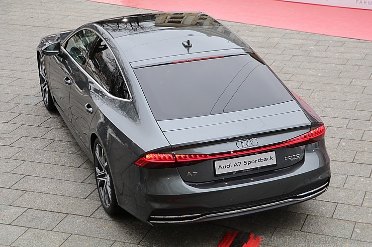 Latvijas Nacionālais mākslas muzejā jaunais «Audi A7 Sportback» prezentējas ar labāko šampanieti Latvijas Nacionālais mākslas muzejā jaunais «Audi A7 Sportback» prezentējas ar labāko šampanieti 218573