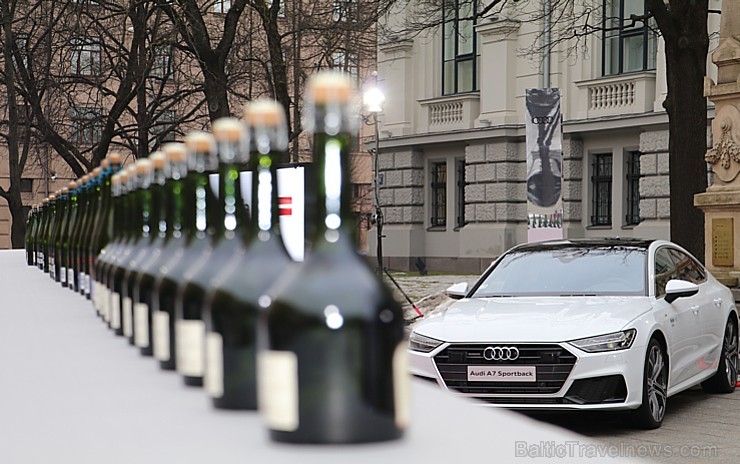 Latvijas Nacionālais mākslas muzejā jaunais «Audi A7 Sportback» prezentējas ar labāko šampanieti Latvijas Nacionālais mākslas muzejā jaunais «Audi A7 Sportback» prezentējas ar labāko šampanieti 218578