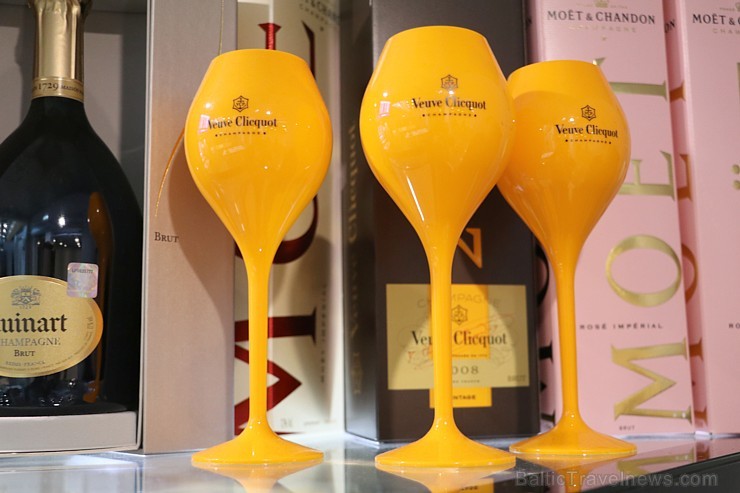 Travelnews.lv apmeklē restorānu - vīna bāru «Easy Wine» starptautiskajā lidostā «Rīga» 219789