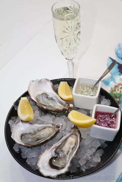 Travelnews.lv apmeklē restorānu - vīna bāru «Easy Wine» starptautiskajā lidostā «Rīga» 219800