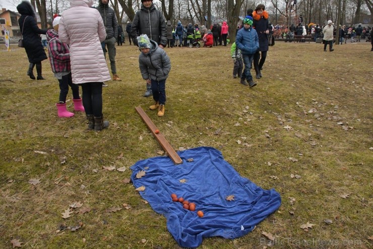 Jēkabpilī norisinās jautrs Lieldienu pasākums 220238