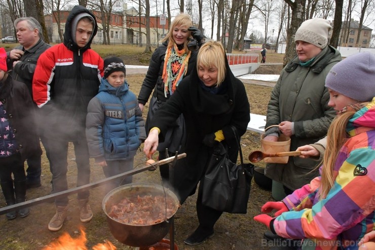 Jēkabpilī norisinās jautrs Lieldienu pasākums 220245