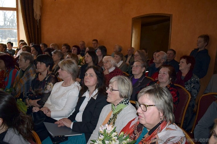 Jaunpils pils kamīnzālē aizvada vēsturisku notikumu - prezentē «Jaunpils muižas, muižiņas» 2. grāmatu Jaunpils pils kamīnzālē aizvada vēsturisku notikumu - prezentē «Jaunpils muižas, muižiņas» 2. grāmatu 220789