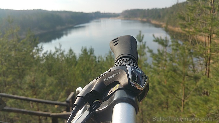 Travelnews.lv ar velosipēdiem izbrauc pavasarīgos Ogres Zilos kalnus 220956