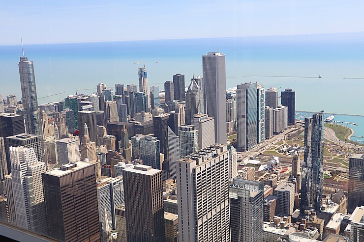 Travelnews.lv apmeklē Čikāgas augstākās ēkas Vilisa torņa skata platformu «Skydeck Chicago». Atbalsta: Finnair Travelnews.lv apmeklē Čikāgas augstākās ēkas Vilisa torņa skata platformu «Skydeck Chicago». Atbalsta: Finnair 221855