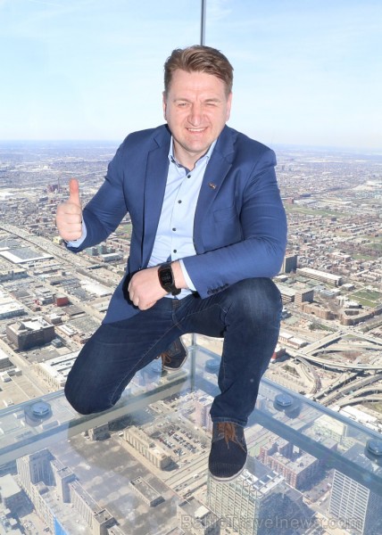 Travelnews.lv apmeklē Čikāgas augstākās ēkas Vilisa torņa skata platformu «Skydeck Chicago». Atbalsta: Finnair Travelnews.lv apmeklē Čikāgas augstākās ēkas Vilisa torņa skata platformu «Skydeck Chicago». Atbalsta: Finnair 221867