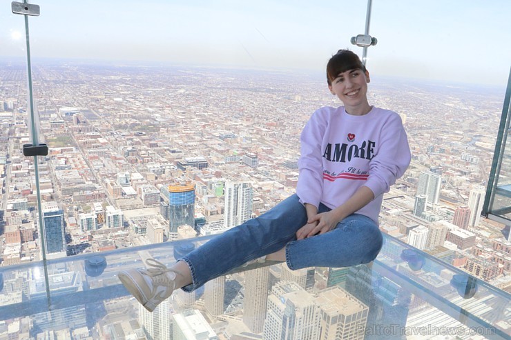 Travelnews.lv apmeklē Čikāgas augstākās ēkas Vilisa torņa skata platformu «Skydeck Chicago». Atbalsta: Finnair Travelnews.lv apmeklē Čikāgas augstākās ēkas Vilisa torņa skata platformu «Skydeck Chicago». Atbalsta: Finnair 221870