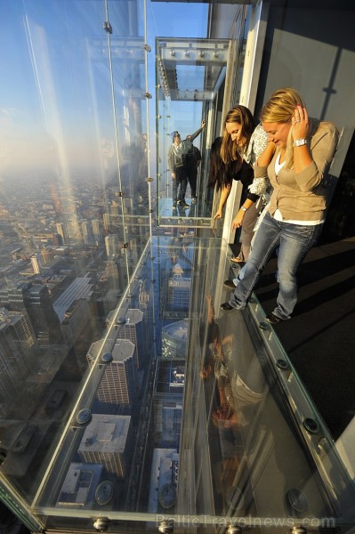 Travelnews.lv apmeklē Čikāgas augstākās ēkas Vilisa torņa skata platformu «Skydeck Chicago». Atbalsta: Finnair Travelnews.lv apmeklē Čikāgas augstākās ēkas Vilisa torņa skata platformu «Skydeck Chicago». Atbalsta: Finnair 221875