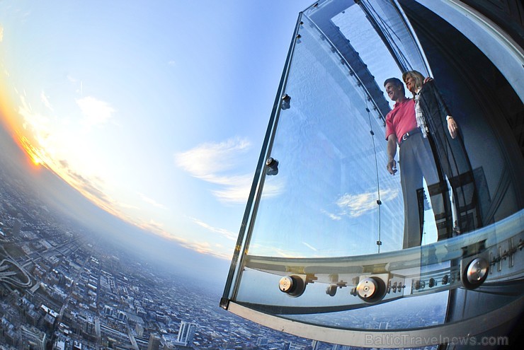 Travelnews.lv apmeklē Čikāgas augstākās ēkas Vilisa torņa skata platformu «Skydeck Chicago». Atbalsta: Finnair Travelnews.lv apmeklē Čikāgas augstākās ēkas Vilisa torņa skata platformu «Skydeck Chicago». Atbalsta: Finnair 221876