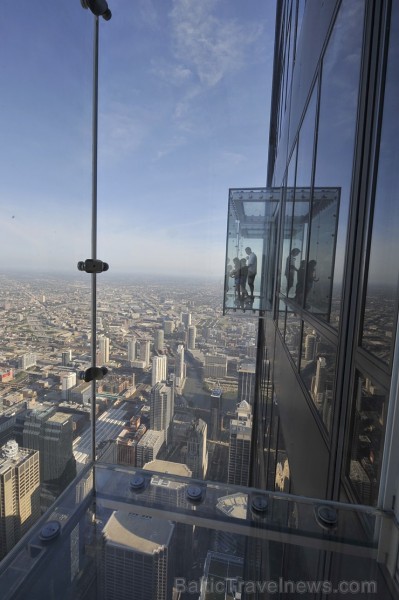 Travelnews.lv apmeklē Čikāgas augstākās ēkas Vilisa torņa skata platformu «Skydeck Chicago». Atbalsta: Finnair Travelnews.lv apmeklē Čikāgas augstākās ēkas Vilisa torņa skata platformu «Skydeck Chicago». Atbalsta: Finnair 221877
