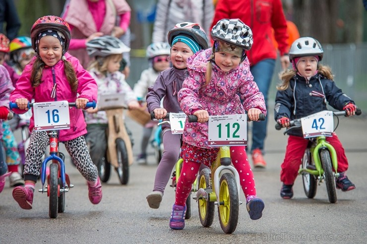 Svētku noskaņās Jūrmalā  aizvadīts Neatkarības dienas velobrauciens 222274