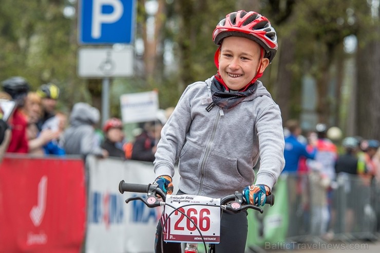 Svētku noskaņās Jūrmalā  aizvadīts Neatkarības dienas velobrauciens 222282
