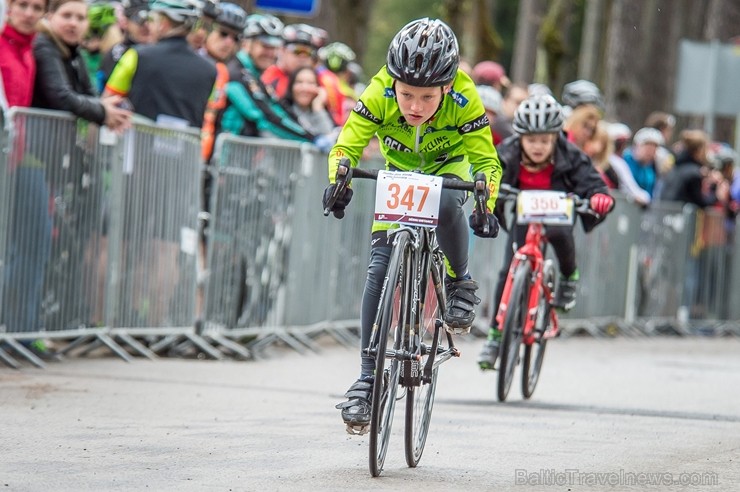 Svētku noskaņās Jūrmalā  aizvadīts Neatkarības dienas velobrauciens 222285