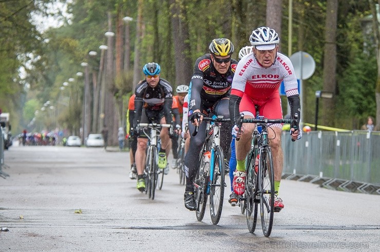 Svētku noskaņās Jūrmalā  aizvadīts Neatkarības dienas velobrauciens 222289